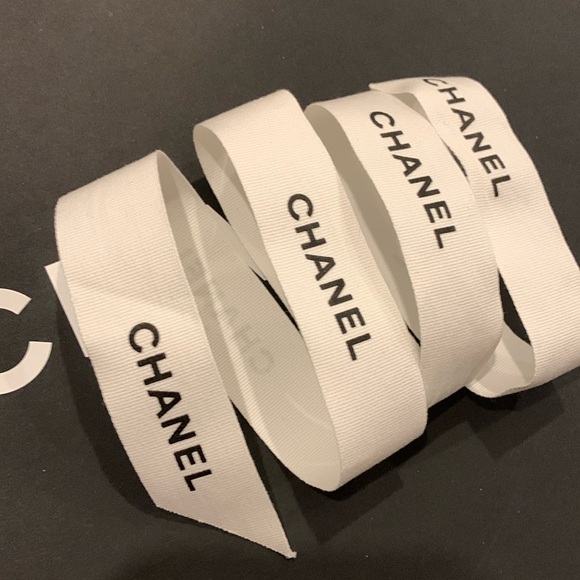 Chanel white ribbon - Picture 2 of 3